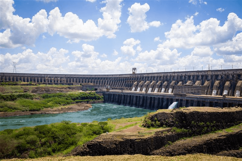 Ponte sobre um rio

Descrição gerada automaticamente